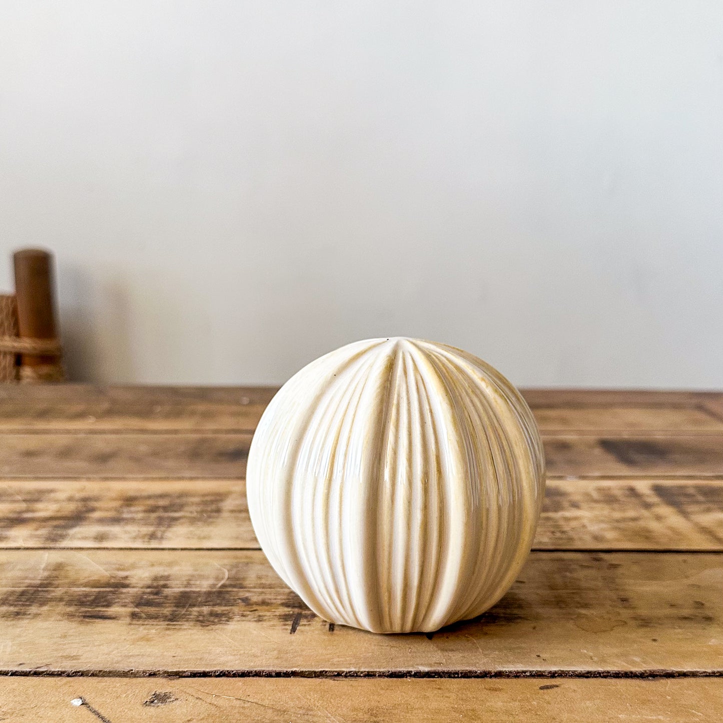 Esfera Cerámica Esmaltada Relieve Líneas