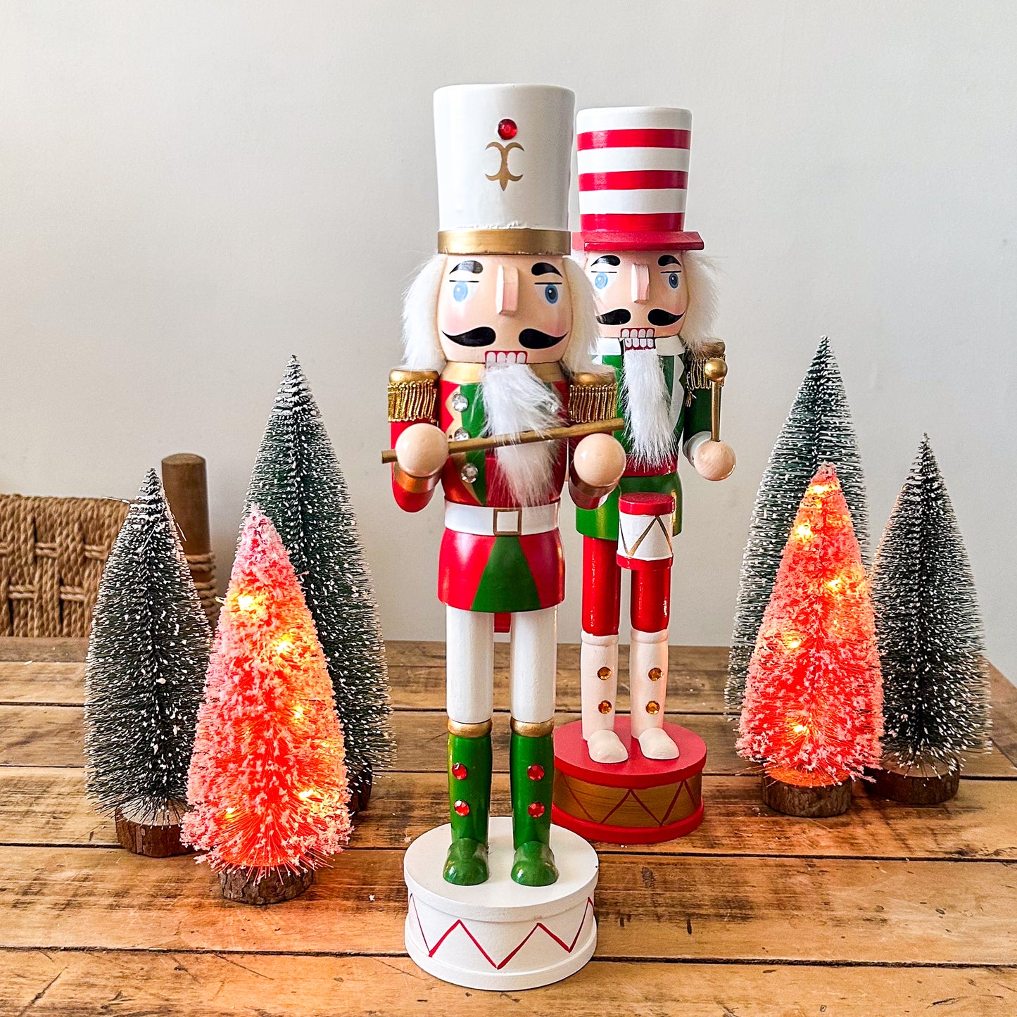 Cascanueces Decorativo de Pie 38cm - Diseño Tradicional Navideño Adorno Frank Home Chile