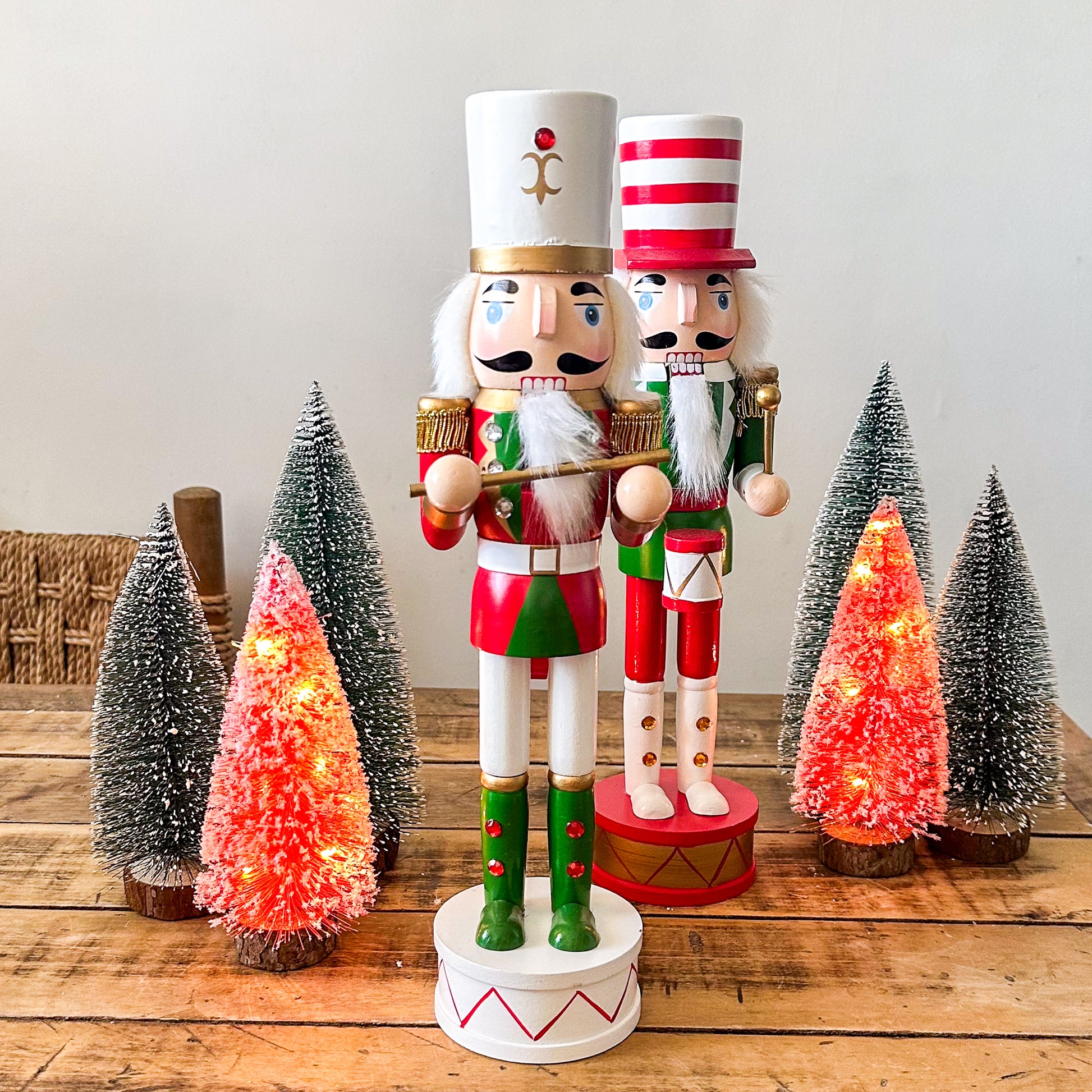 Cascanueces Decorativo de Pie 38cm - Diseño Tradicional Navideño Adorno Frank Home Chile