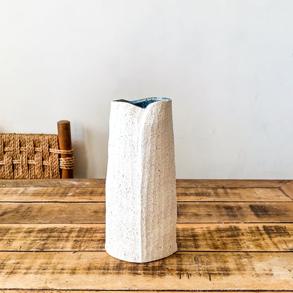 Florero Cerámica Textura Blanca Interior Azul Capas 30cm B Florero Frank Home Chile