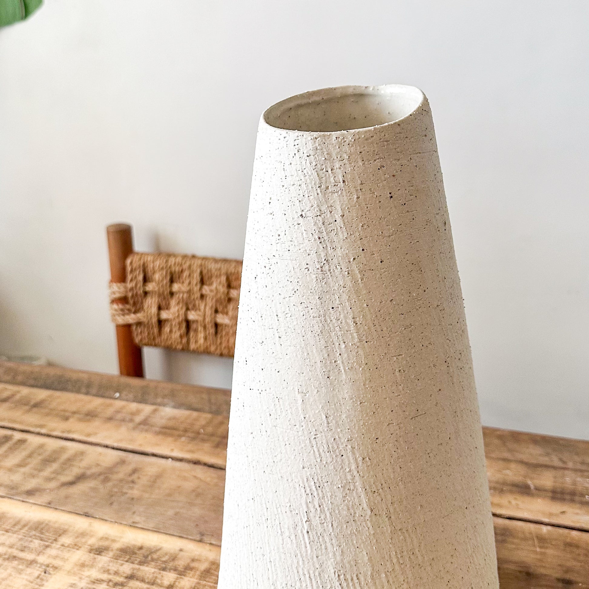 Florero Cerámica Texturada Cónico Florero Frank Home Chile