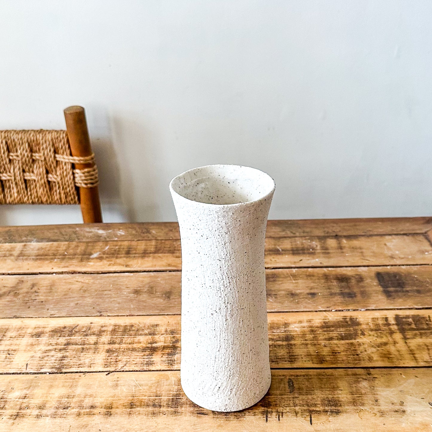 Florero Cerámica Rústica Curva - Acabado Artesanal Florero Frank Home Chile