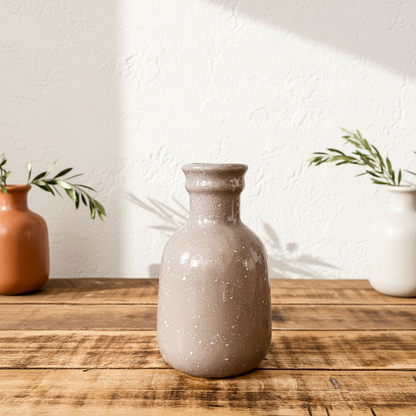 Florero Botella Cerámica Esmaltada Taupe 17cm - Textura Artesanal Florero Frank Home Chile