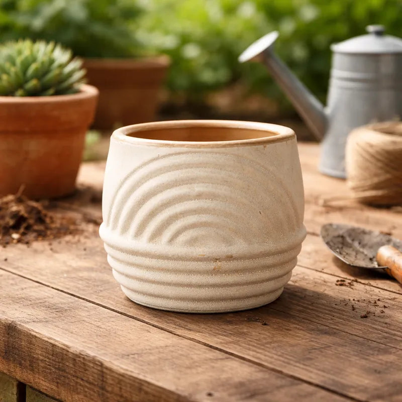 Porta Macetero Beige Relieve Geométrico 10cm - Diseño Artesanal Porta Macetero Frank Home Chile